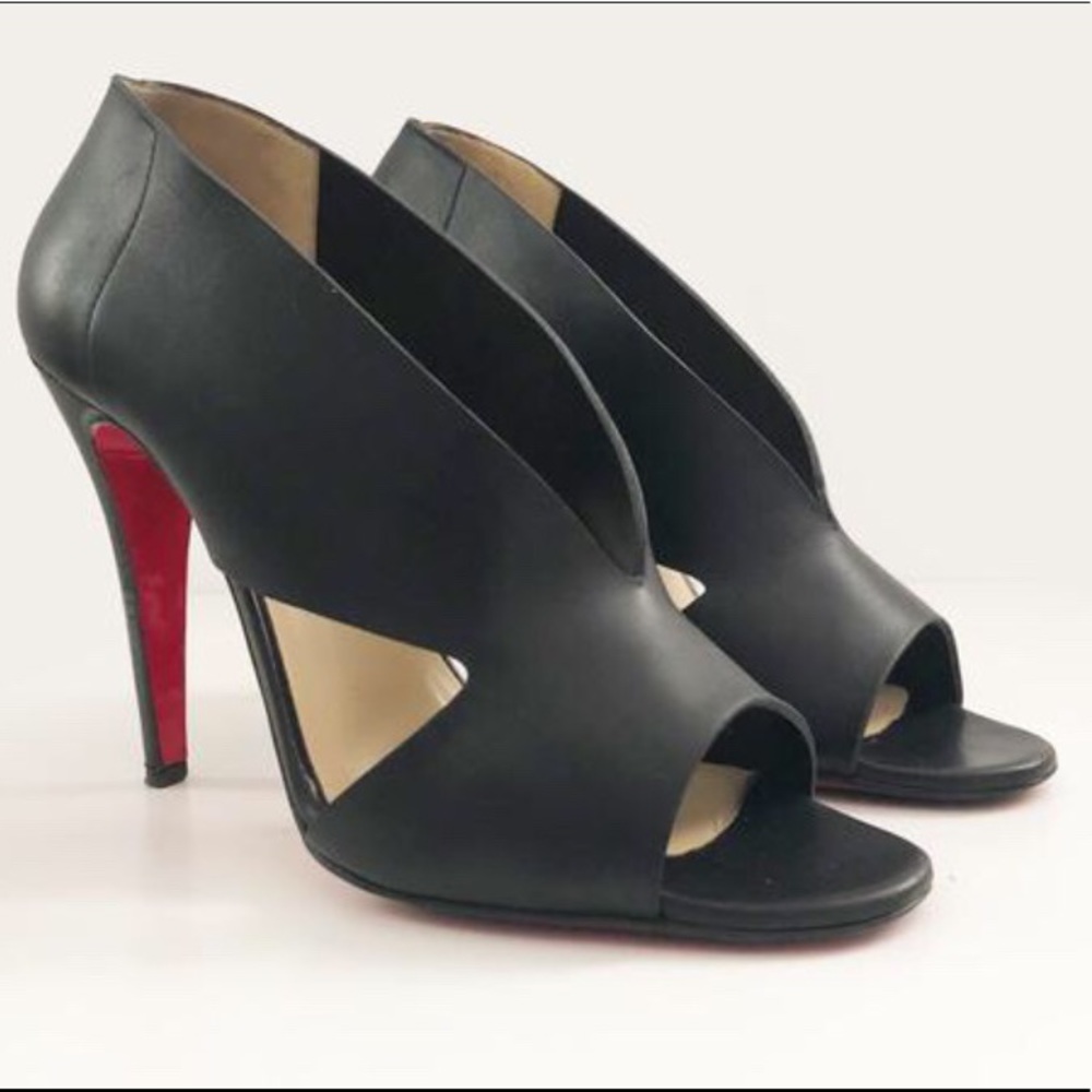 Christian Louboutin Black Leather Pumps Size 36